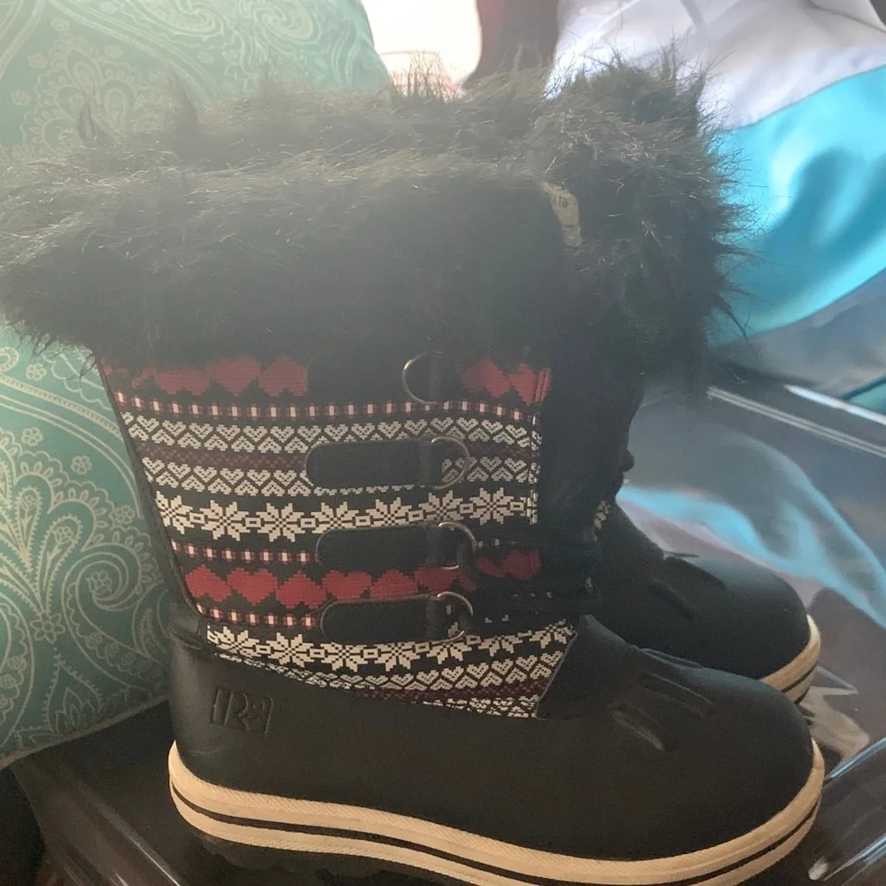 Roxy Kids Snow Boots - Black and Red Pattern
